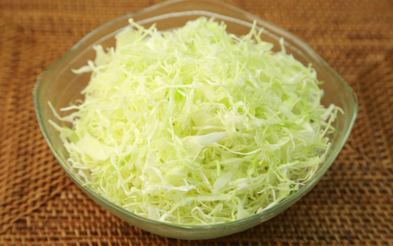 節約志向でキャベツの千切り1袋（約200g）を買うのはお得？1玉分の金額と